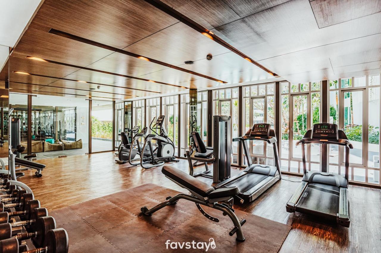 Favstay - The Base Downtown Phuket Exterior photo