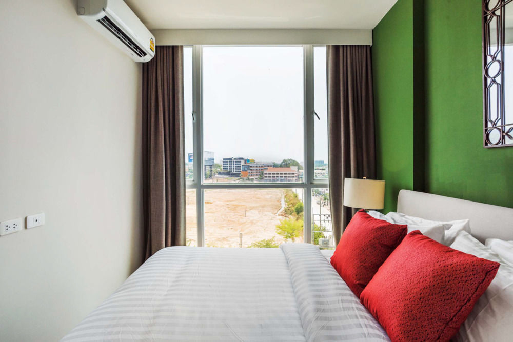 Favstay - The Base Downtown Phuket Exterior photo