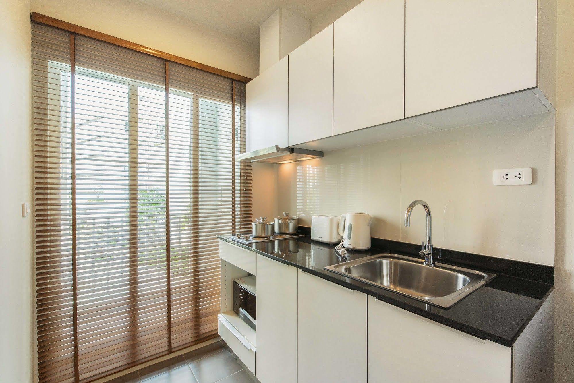 Favstay - The Base Downtown Phuket Exterior photo