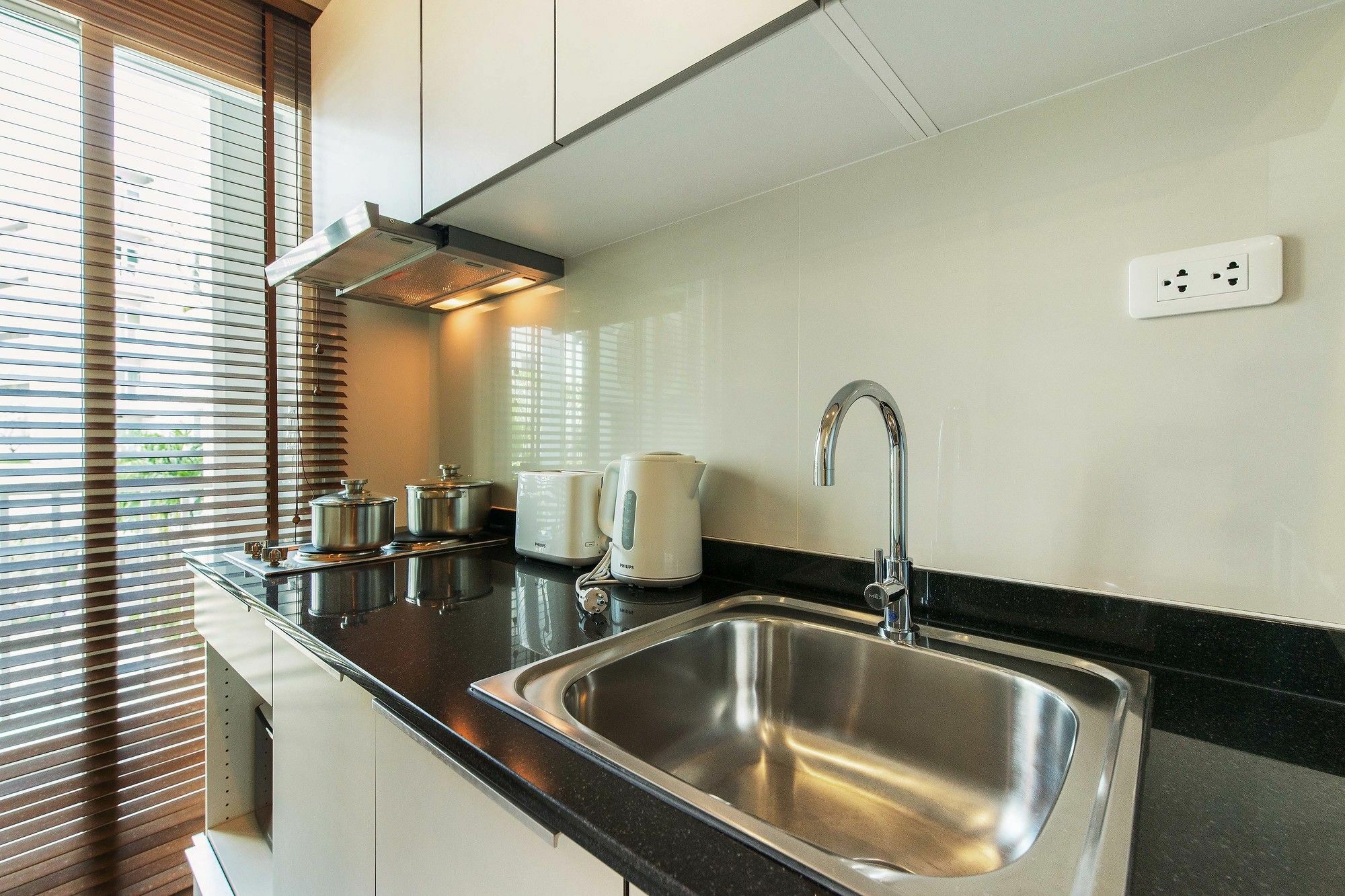 Favstay - The Base Downtown Phuket Exterior photo