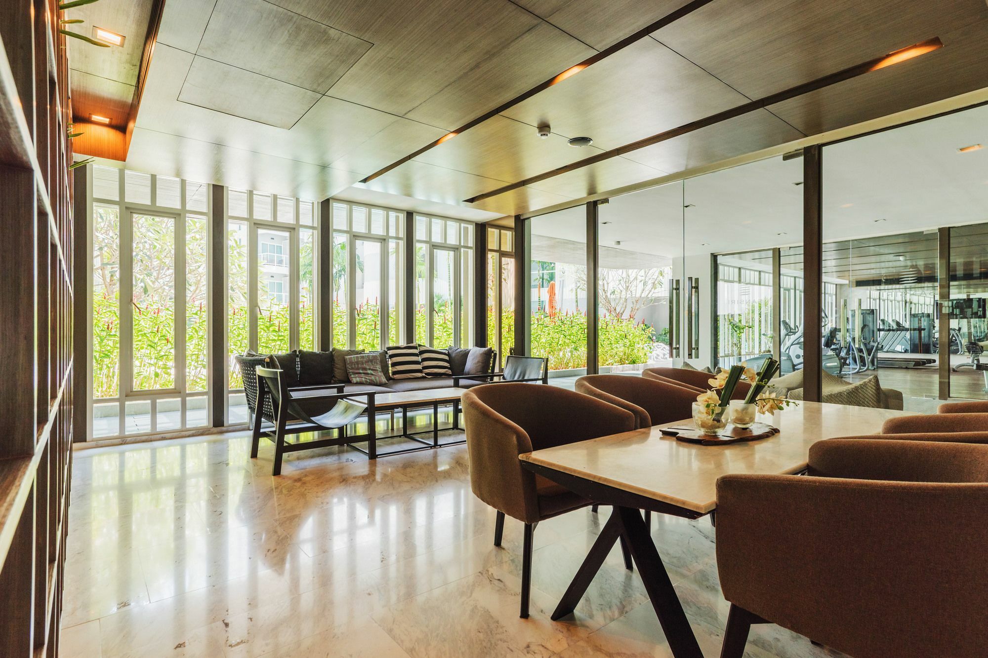 Favstay - The Base Downtown Phuket Exterior photo