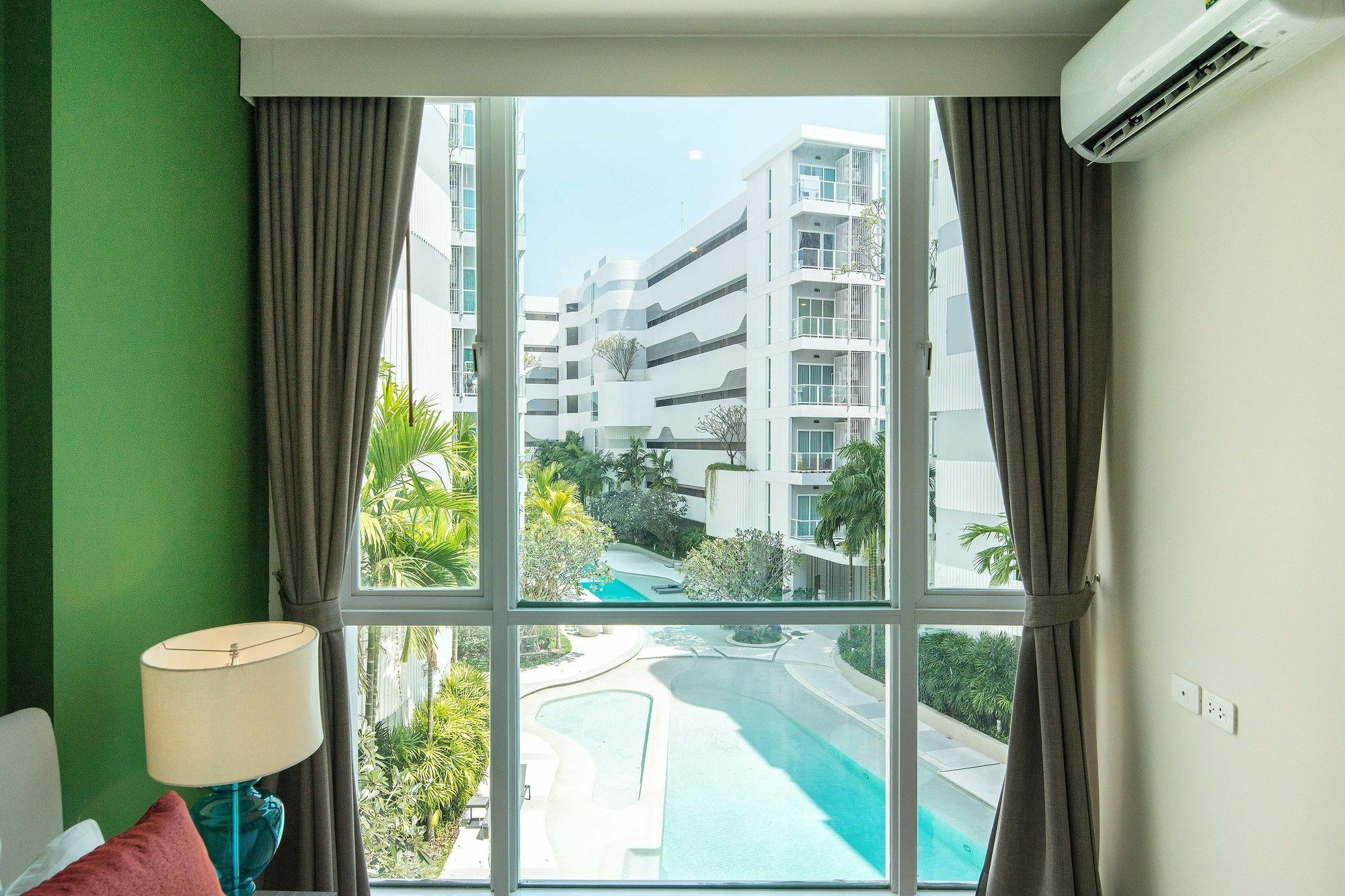 Favstay - The Base Downtown Phuket Exterior photo