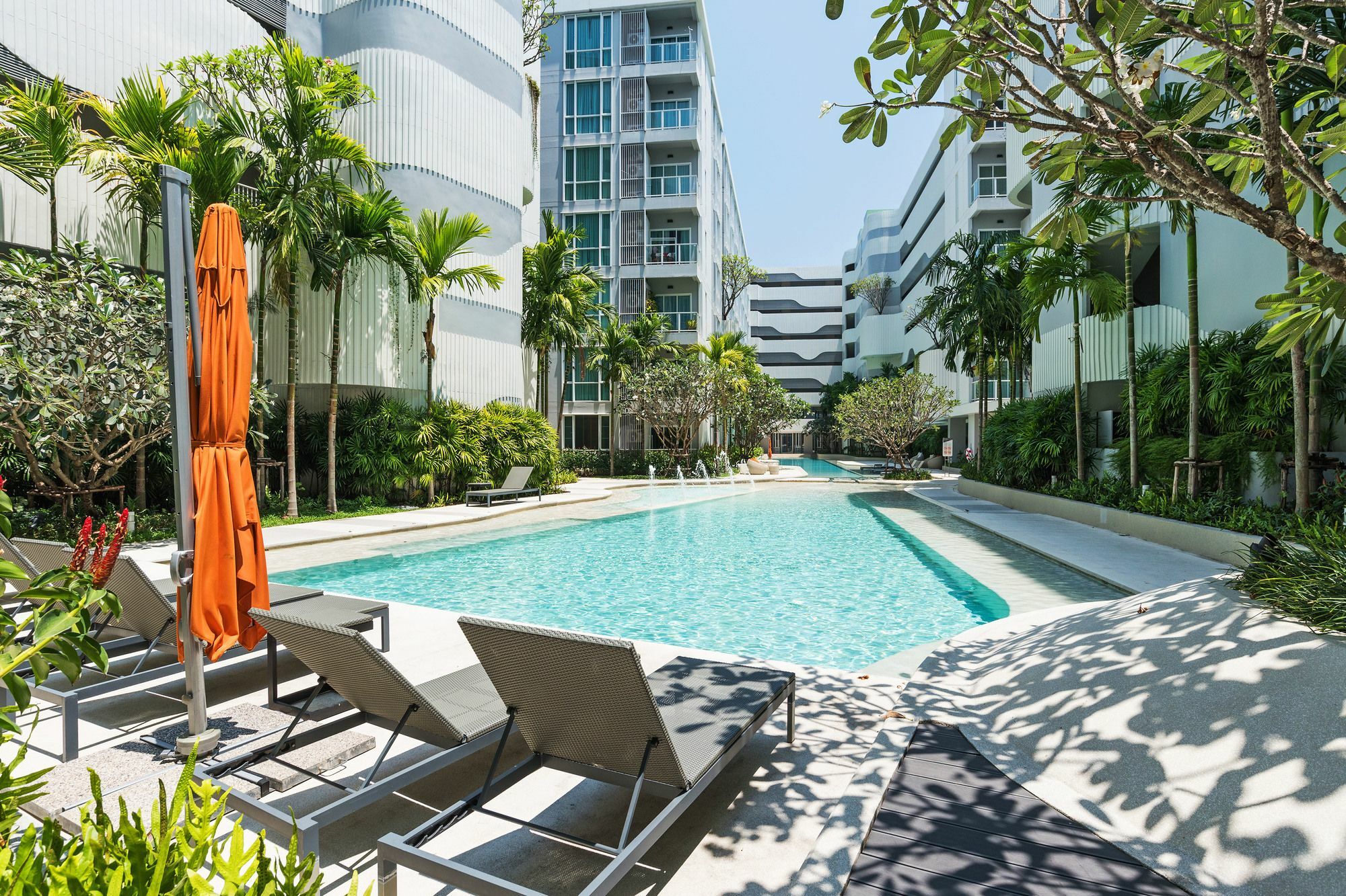 Favstay - The Base Downtown Phuket Exterior photo